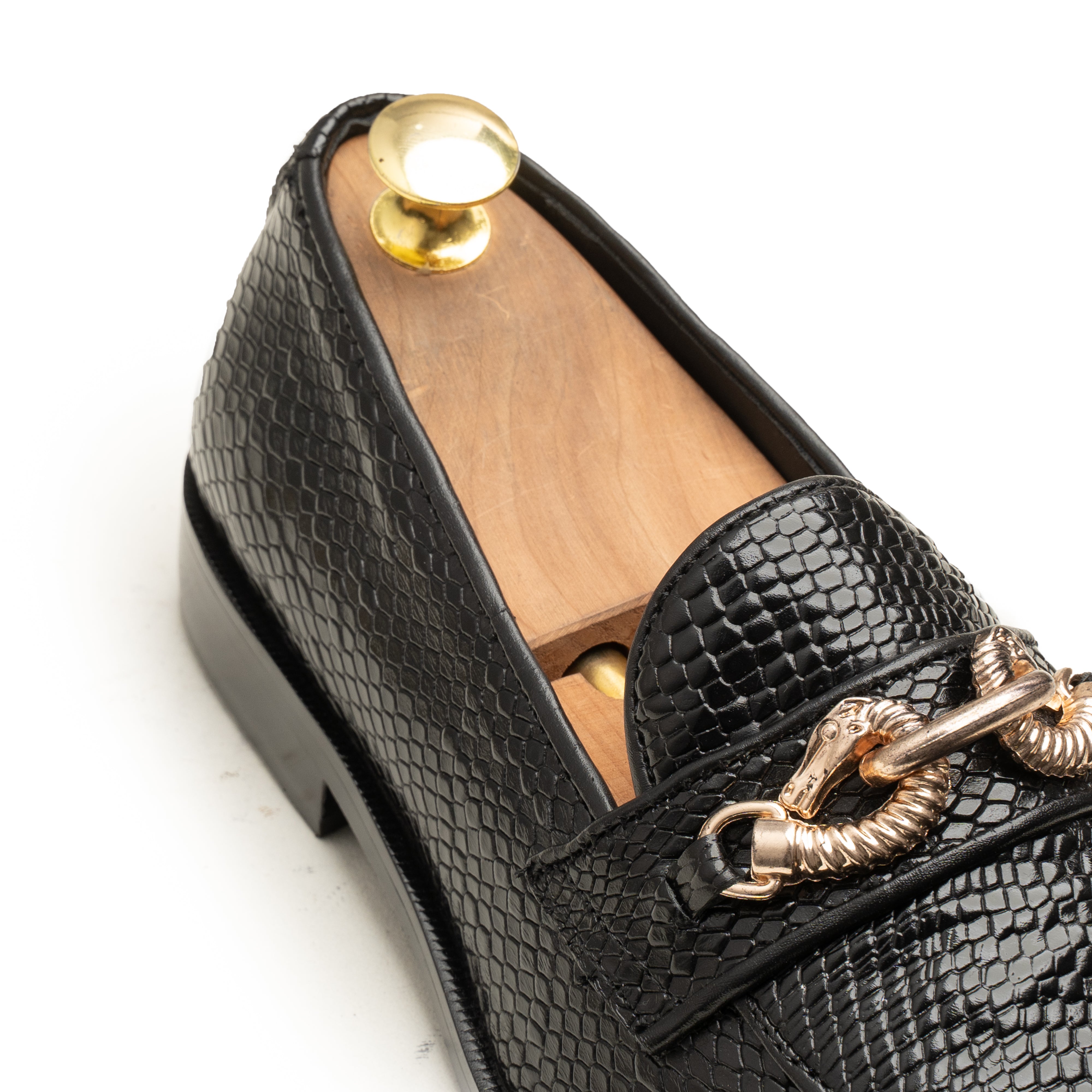 AERITH TEXTURED LOAFERS