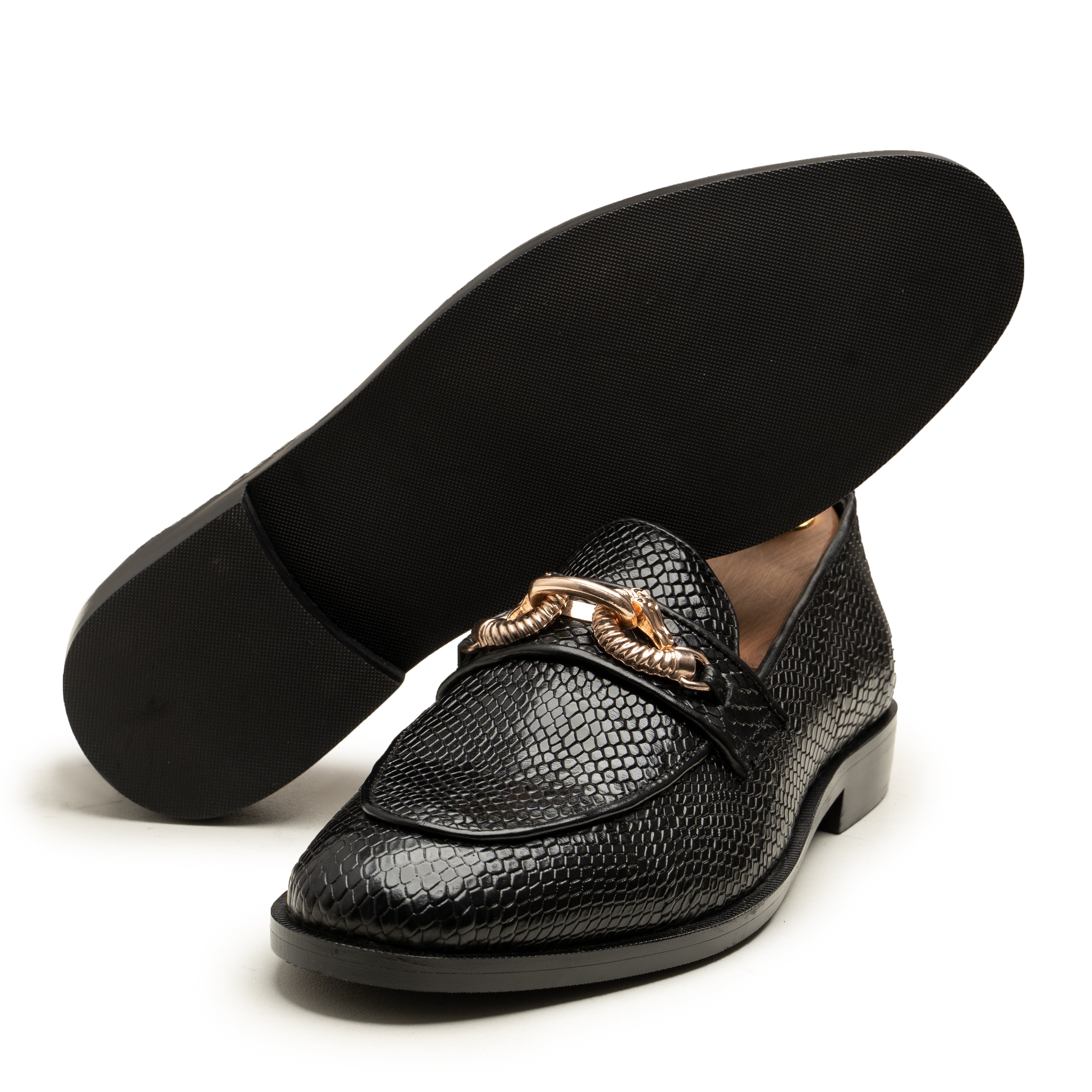 AERITH TEXTURED LOAFERS