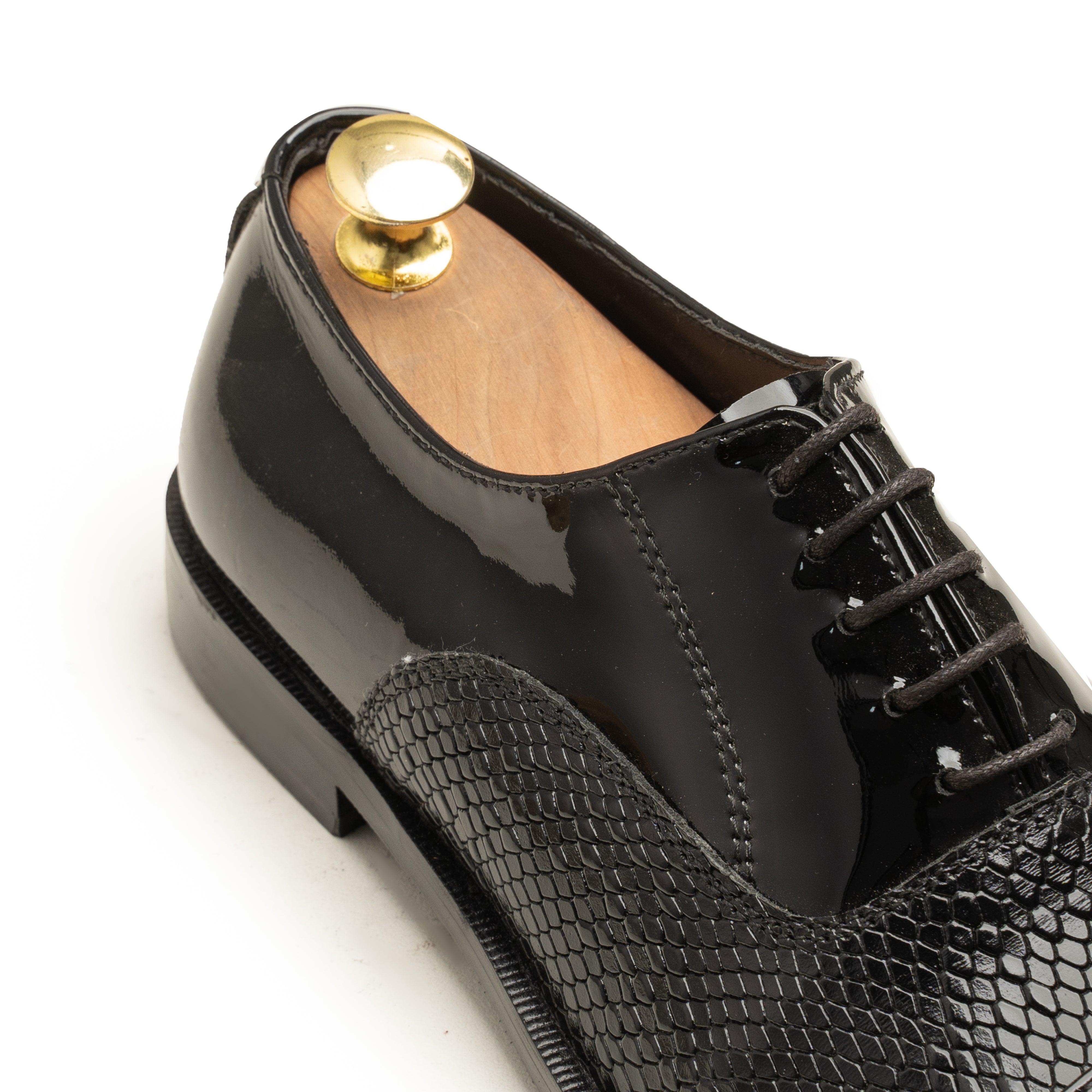 NUVIRA OXFORDS